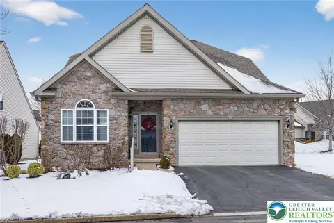 2920 Lifford Ln, Macungie, PA 18062