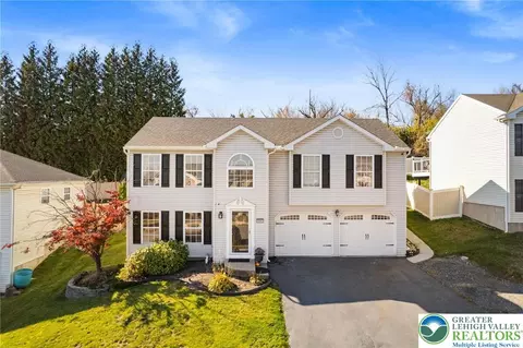 5043 Foxdale Dr, Whitehall Twp, PA 18052