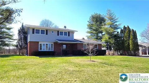 5110 Donna Dr, Coplay, PA 18037