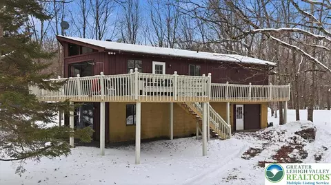 215 Penn Forest Trl, Albrightsville, PA 18210
