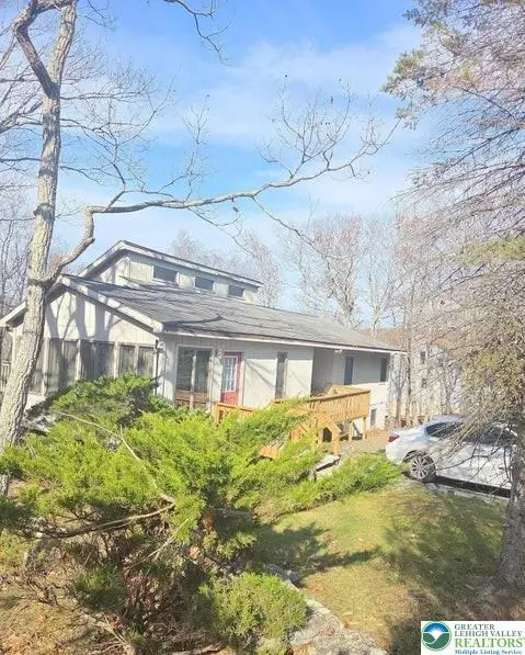 1107 Hampstead Ct, Saw Creek, PA 18324