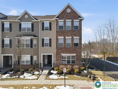 3101 Goshen Dr, Pennsburg, PA 18073