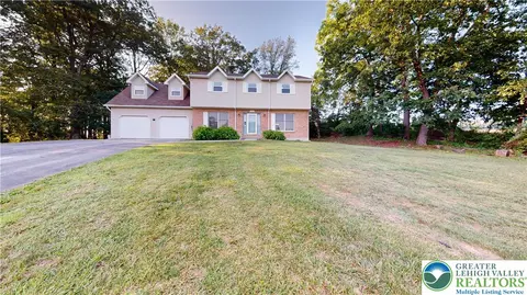 3063 Old Post Rd, Slatington, PA 18080