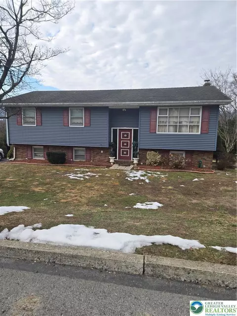 920 S Lincoln Ave, Walnutport, PA 18088
