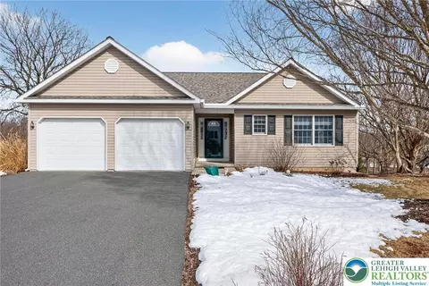 1060 Macoby Creek Way, Pennsburg, PA 18073