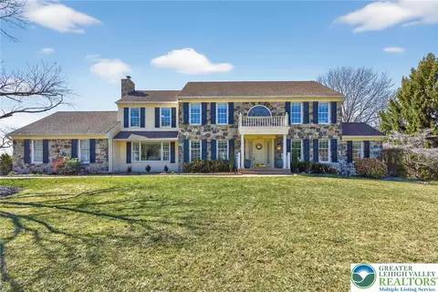 2590 River Rock Dr, Macungie, PA 18062