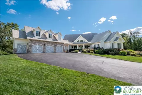 6410 Sweetbriar Ln, Zionsville, PA 18092