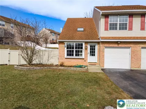 2627 Tamlynn Ct, Palmer Township, PA 18045