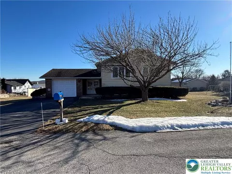 1155 Sunrise Ln, Slatington, PA 18080