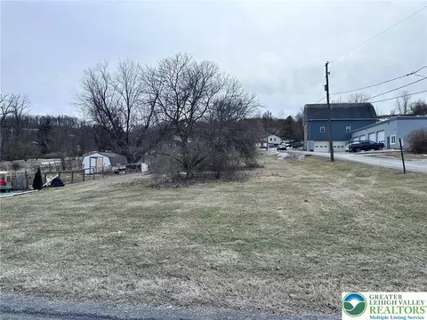 7763 Center St, Washington Twp, PA 18080