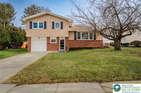 827 College Ln, Allentown, PA 18103