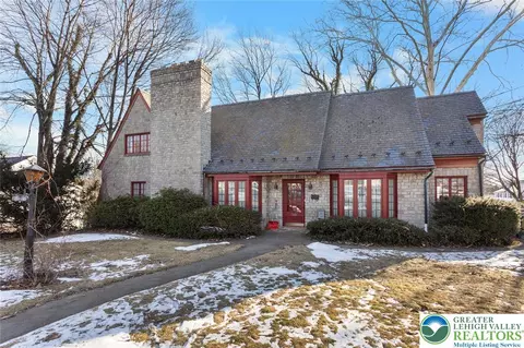 100 N Fairview St, Nazareth, PA 18064