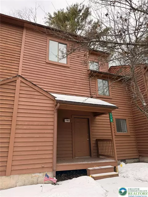 510 Wales Ct, Saw Creek, PA 18324