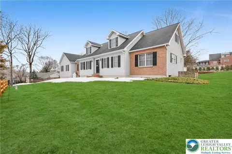 466 E Chestnut St, Nazareth, PA 18064