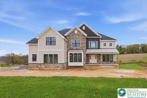 2451 Fairway Ln #52, Bath, PA 18014