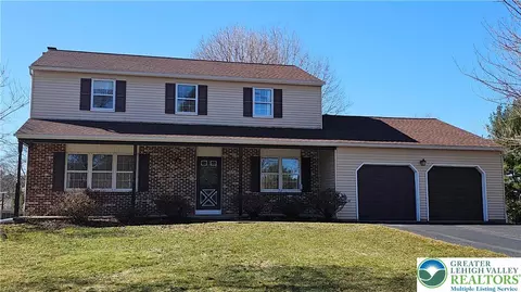 3184 Quail Dr, Coopersburg, PA 18036