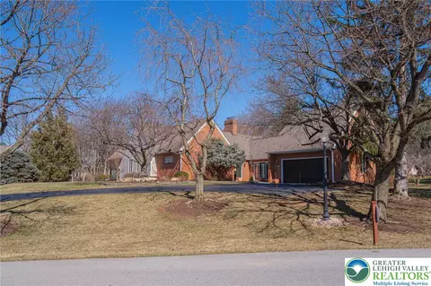2475 Houghton Lean, Macungie, PA 18062