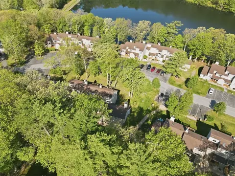 View/Area - 3322 Windermere Dr, Saw Creek, PA 18324 photo 5 of 23