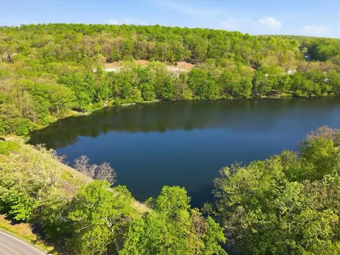 View/Area - 3322 Windermere Dr, Saw Creek, PA 18324 photo 12 of 23