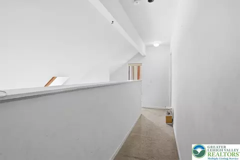 Entry Way - 3322 Windermere Dr, Saw Creek, PA 18324 photo 4 of 5