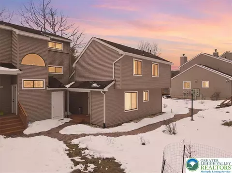 3322 Windermere Dr, Saw Creek, PA 18324