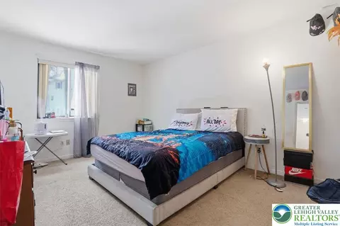Bedroom - 3322 Windermere Dr, Saw Creek, PA 18324 photo 3 of 5