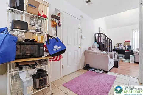Entry Way - 3322 Windermere Dr, Saw Creek, PA 18324 photo 2 of 5