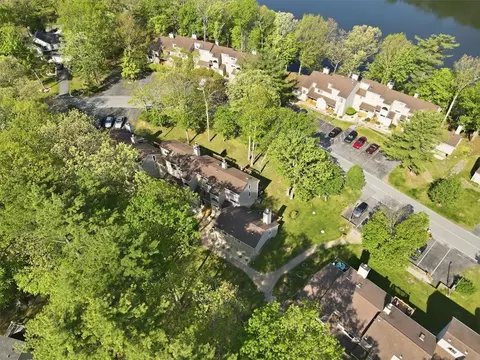 View/Area - 3322 Windermere Dr, Saw Creek, PA 18324 photo 6 of 23