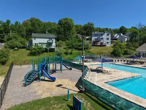 Exterior - 3322 Windermere Dr, Saw Creek, PA 18324 photo 23 of 26