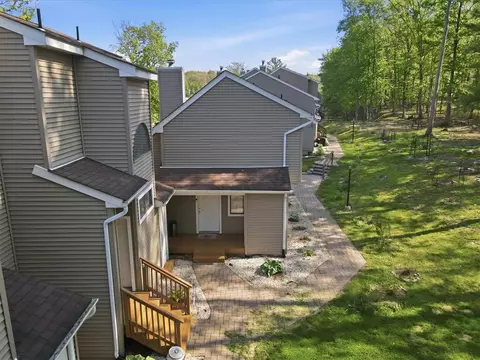Exterior - 3322 Windermere Dr, Saw Creek, PA 18324 photo 21 of 26