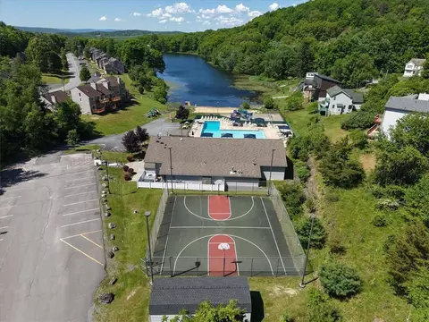 View/Area - 3322 Windermere Dr, Saw Creek, PA 18324 photo 21 of 23