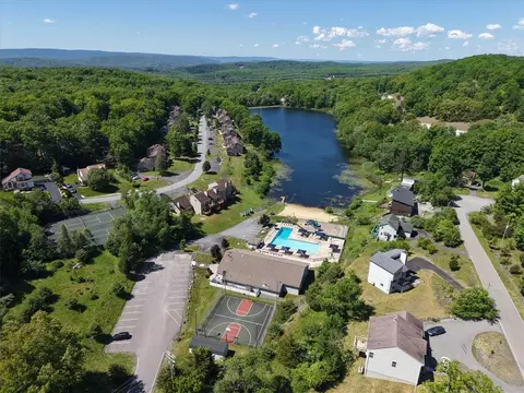 View/Area - 3322 Windermere Dr, Saw Creek, PA 18324 photo 17 of 23