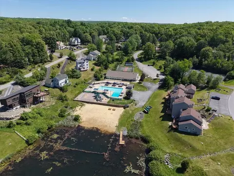 View/Area - 3322 Windermere Dr, Saw Creek, PA 18324 photo 15 of 23