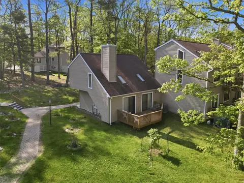 Exterior - 3322 Windermere Dr, Saw Creek, PA 18324 photo 18 of 26