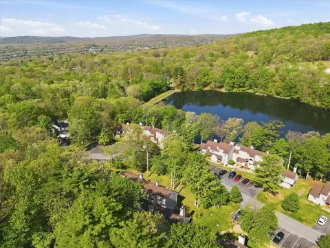 View/Area - 3322 Windermere Dr, Saw Creek, PA 18324 photo 10 of 23