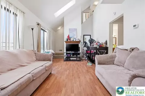 Living - 3322 Windermere Dr, Saw Creek, PA 18324 photo 2 of 3