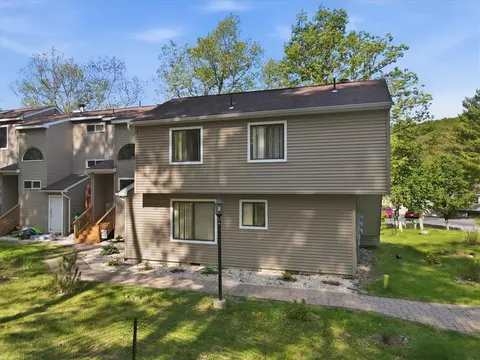 Exterior - 3322 Windermere Dr, Saw Creek, PA 18324 photo 5 of 26