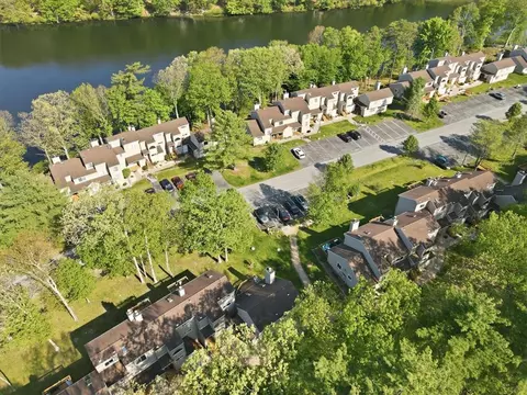 View/Area - 3322 Windermere Dr, Saw Creek, PA 18324 photo 3 of 23