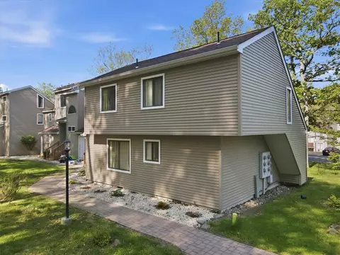 Exterior - 3322 Windermere Dr, Saw Creek, PA 18324 photo 6 of 26