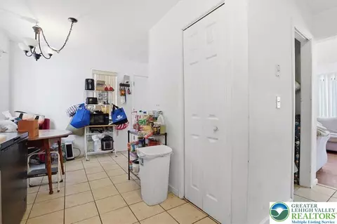 Entry Way - 3322 Windermere Dr, Saw Creek, PA 18324 photo 1 of 5