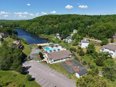 View/Area - 3322 Windermere Dr, Saw Creek, PA 18324 photo 19 of 23