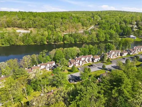 View/Area - 3322 Windermere Dr, Saw Creek, PA 18324 photo 4 of 23
