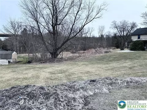 7761 Center St, Washington Twp, PA 18080