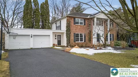 3260 Highfield Cir, Bethlehem, PA 18020