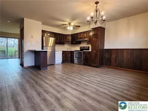614 E Main St, Bath, PA 18014 photo 5