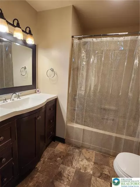 614 E Main St, Bath, PA 18014 photo 6