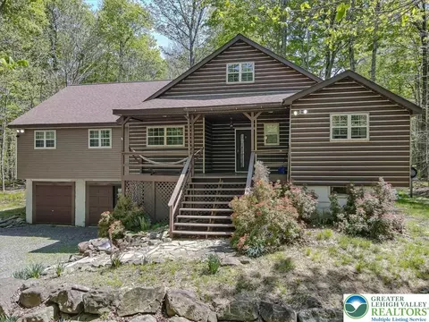 80 Theta Dr, Big Bass Lake, PA 18424
