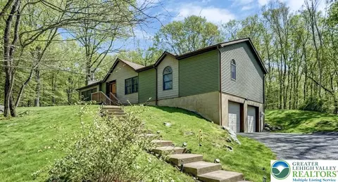 1241 Bear Dr, Pocono Ranch Lands, PA 18324