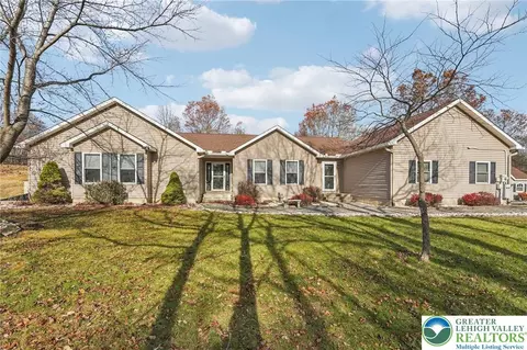 19 Farmer Ct, Albrightsville, PA 18210