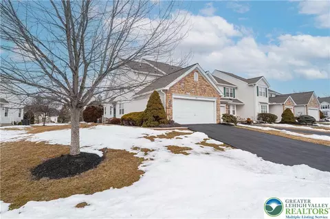 199 Park Ridge Dr, Forks Twp, PA 18040
